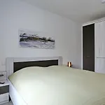 Linden-palais 20 *